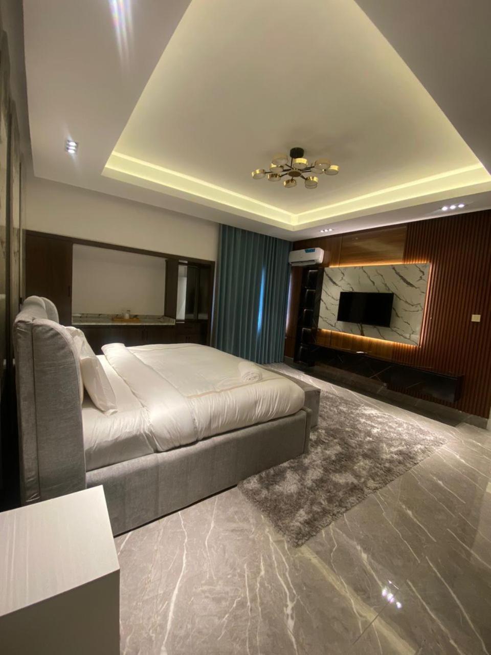 Sujimoto Residences Macdonald Lagos Exteriör bild